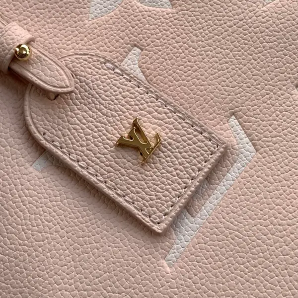 LV Milky Way系列 CarryAll PM 雙色壓花牛皮手提包 17 LV Milky Way系列 CarryAll PM 雙色壓花牛皮手提包