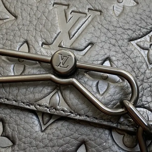 Louis Vuitton Steamer郵差包 | Taurillon Monogram壓花牛皮 經典鏈帶設計