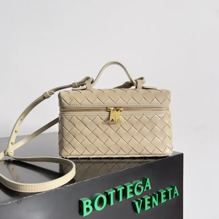 BottegaVeneta淡奶油糖色Intrecciato編織皮革化妝包