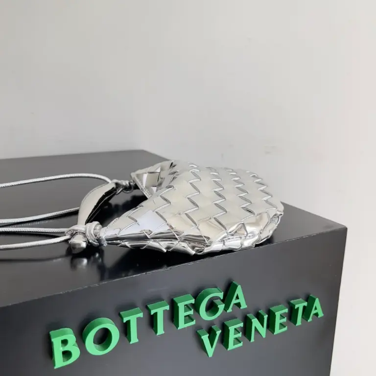 迷你Intrecciato編織銀色羊皮斜挎包