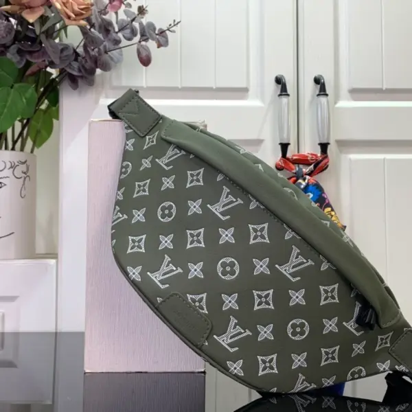 Louis Vuitton Discovery 腰包 | Olive綠色Monogram Shadow壓花小牛皮