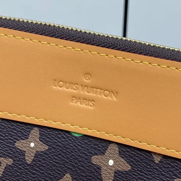 Louis Vuitton Pochette Voyage Souple 手拿包 - Tyler 聯名款