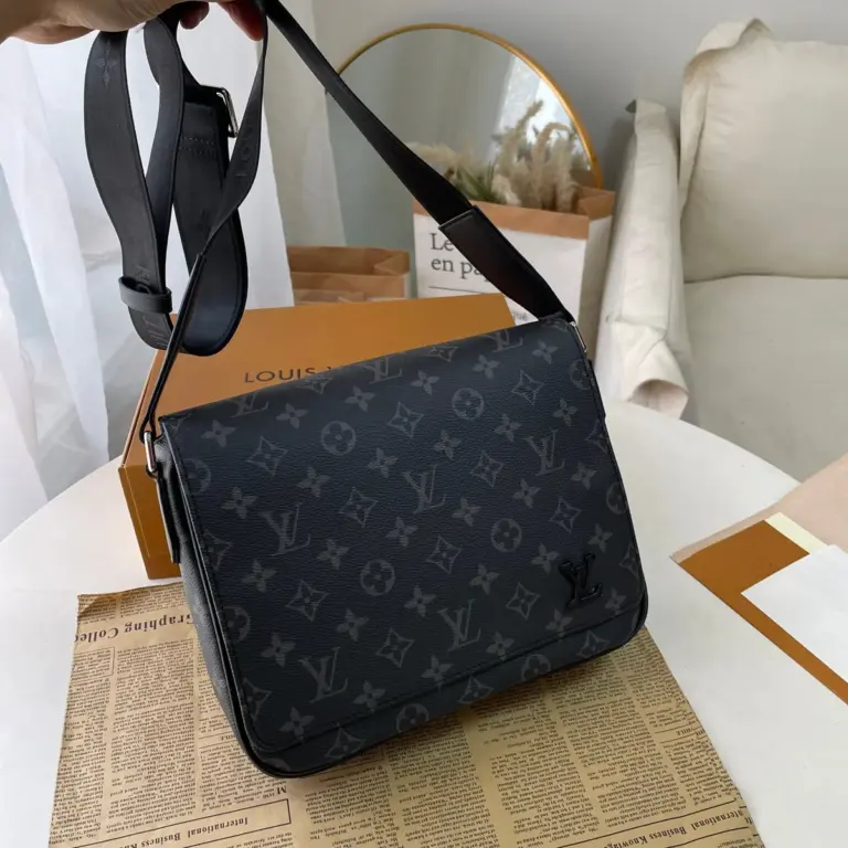 Louis Vuitton District PM 郵差包 - Monogram Eclipse 帆布 男士潮流單肩包