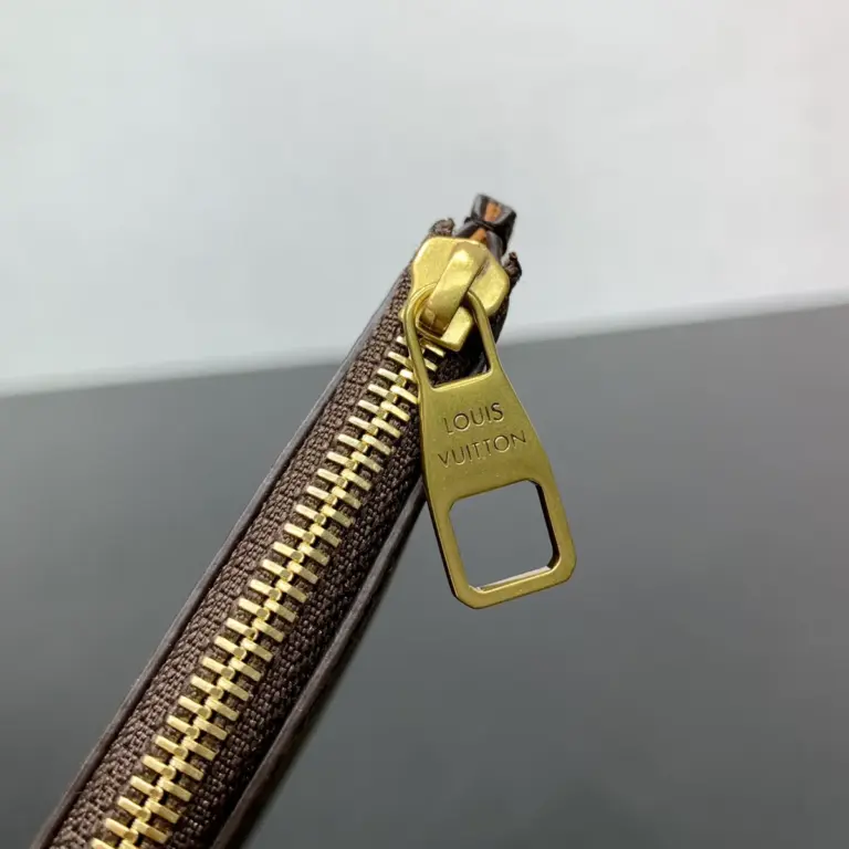 Louis Vuitton Low Key Messenger 復古鎖扣翻蓋信使包