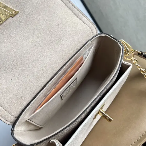 Louis Vuitton Lockme Tender 斜背包 | 粒面小牛皮 | 可拆式雙肩帶設計
