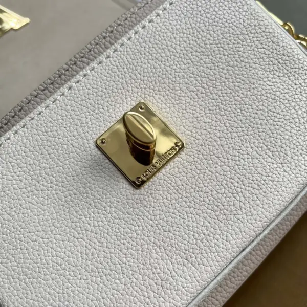 Louis Vuitton Lockme Tender 斜背包 | 粒面小牛皮 | 可拆式雙肩帶設計