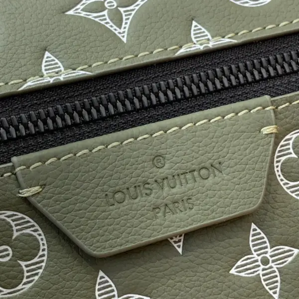 路易威登Discovery Backpack PM橄欖綠Monogram壓花小牛皮背包 15 路易威登Discovery Backpack PM橄欖綠Monogram壓花小牛皮背包