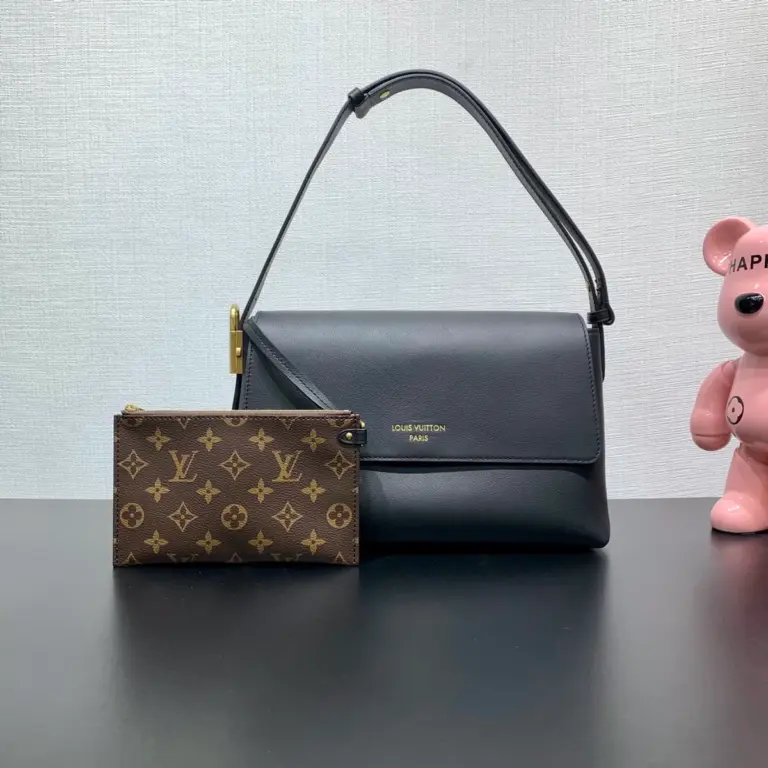 Louis Vuitton Low Key Messenger 復古鎖扣翻蓋信使包