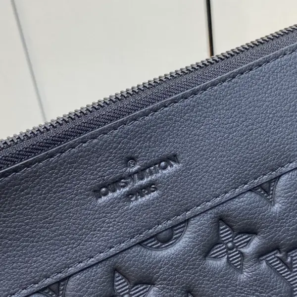 LV Pochette Voyage Souple 手拿包 | Monogram Shadow 小牛皮 旅行收納包