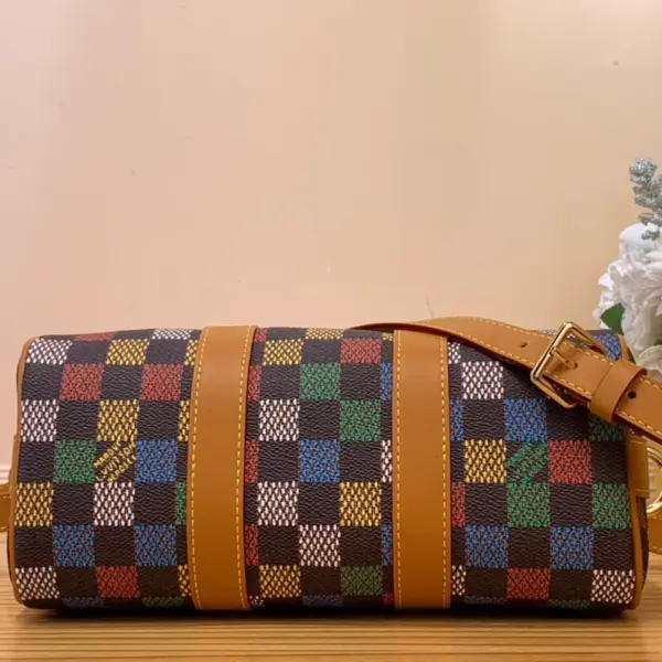 Louis Vuitton Keepall Bandoulière 25 都市包包 - Pharrell Williams聯名款 14 Louis Vuitton Keepall Bandoulière 25 都市包包 - Pharrell Williams聯名款