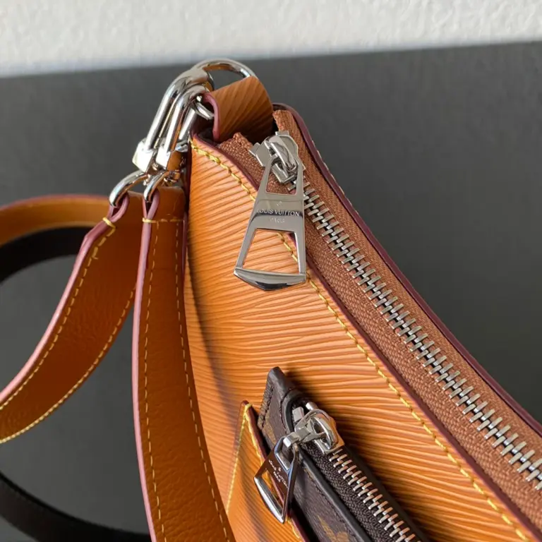 Louis Vuitton Marelle Epi紋理皮革多功能手提斜挎包