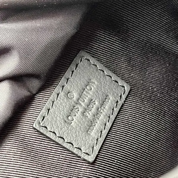 路易威登Noe Sling小牛皮斜挎包包