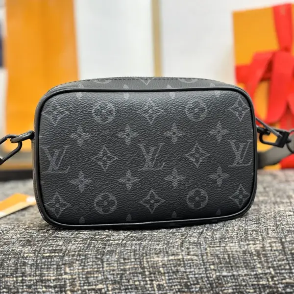Louis Vuitton Trocadéro 可穿戴式錢包 - Monogram Eclipse塗層帆布