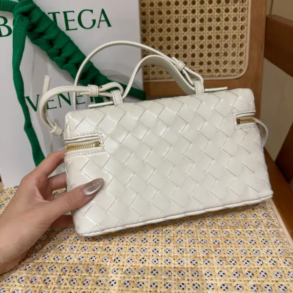Intrecciato編織皮革化妝包