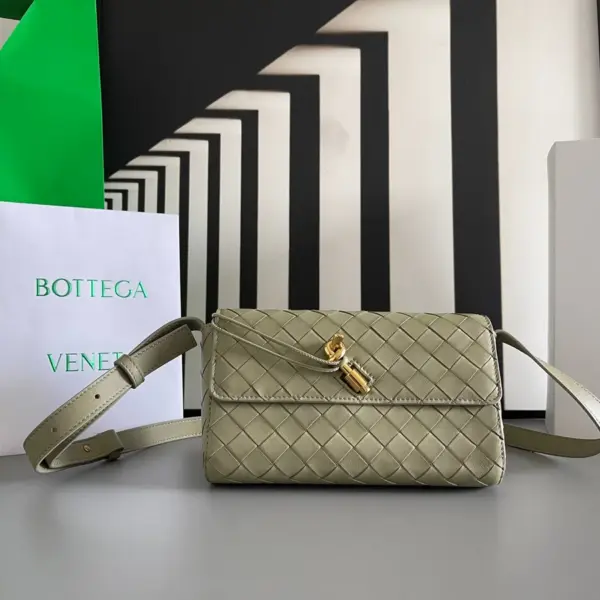 BottegaVeneta洞石綠迷你intrecciato編織皮革斜挎包