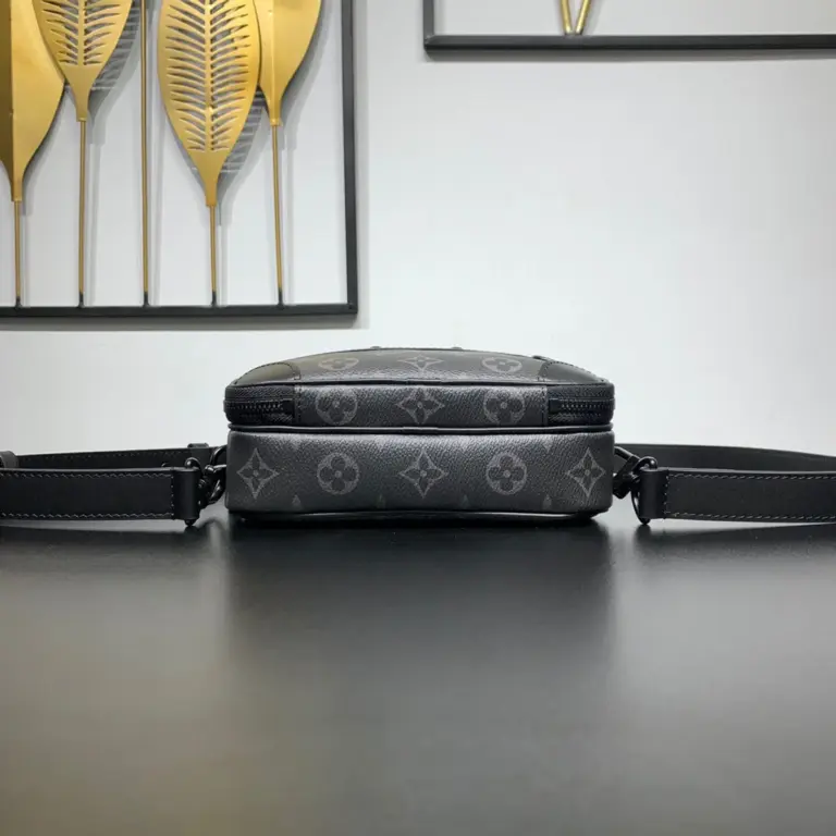 Louis Vuitton Alpha 可穿戴式錢包 - Monogram Eclipse 帆布款