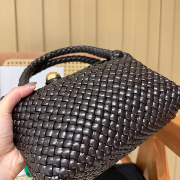 Intreccio編織皮革斜挎包|茜棕紅小號羊皮包