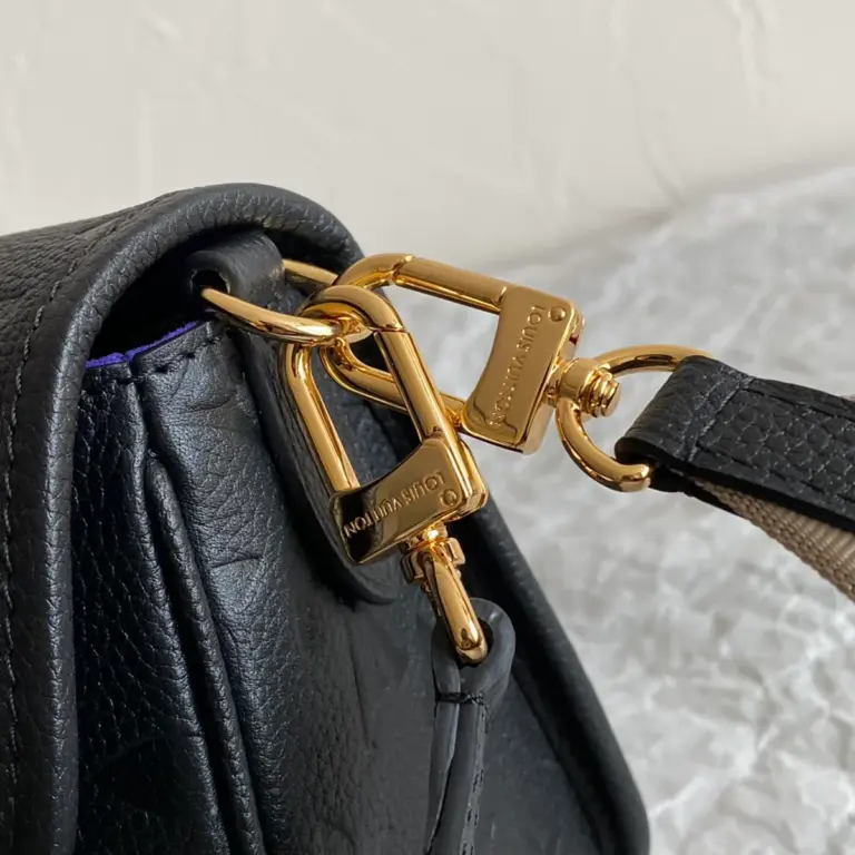Louis Vuitton Diane學院風Monogram Empreinte壓花皮革長形包