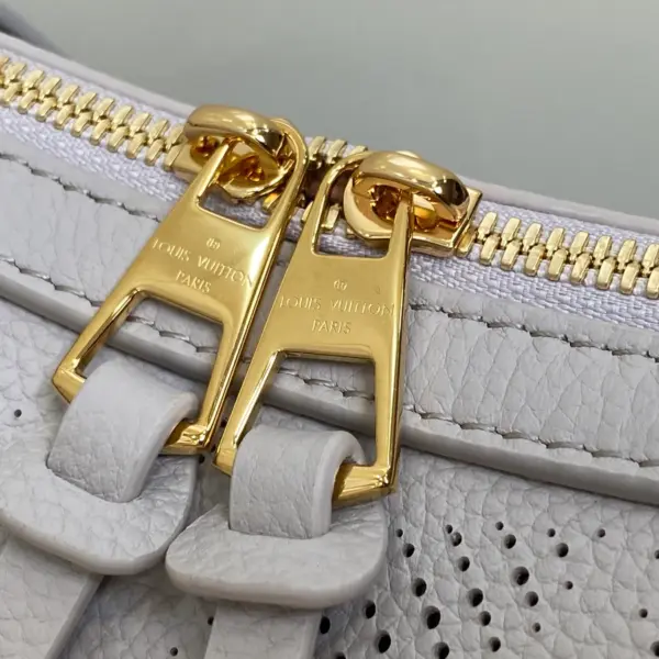Louis Vuitton Hand It All PM 鏤空雕花Mahina小牛皮手提包