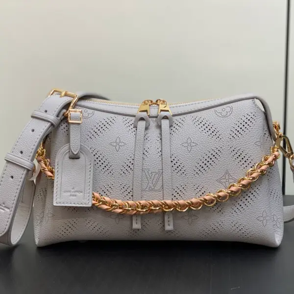 Louis Vuitton Hand It All PM 鏤空雕花Mahina小牛皮手提包