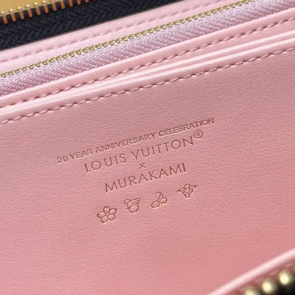 LV Ski系列Monogram壓花小羊皮拉鏈錢包