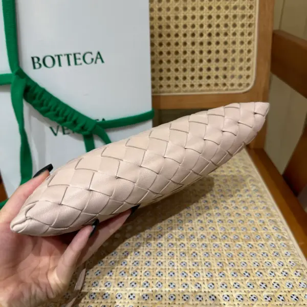 BottegaVeneta迷你Intrecciato編織蓮花粉斜挎包