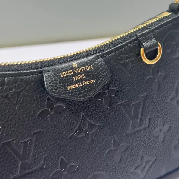 Louis Vuitton Easy Pouch On Strap 壓花牛皮鏈條斜挎包