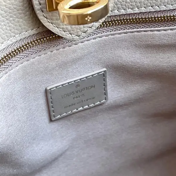 Louis Vuitton On My Side PM 小牛皮鏤空雕花手挽袋