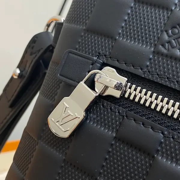 Louis Vuitton Damier Infini 皮革 Takeoff Pouch 手拿包