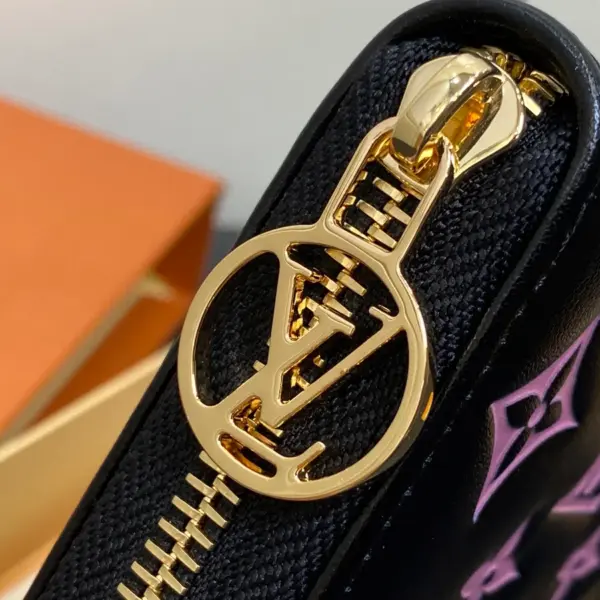 LV Ski系列Monogram壓花小羊皮拉鏈錢包