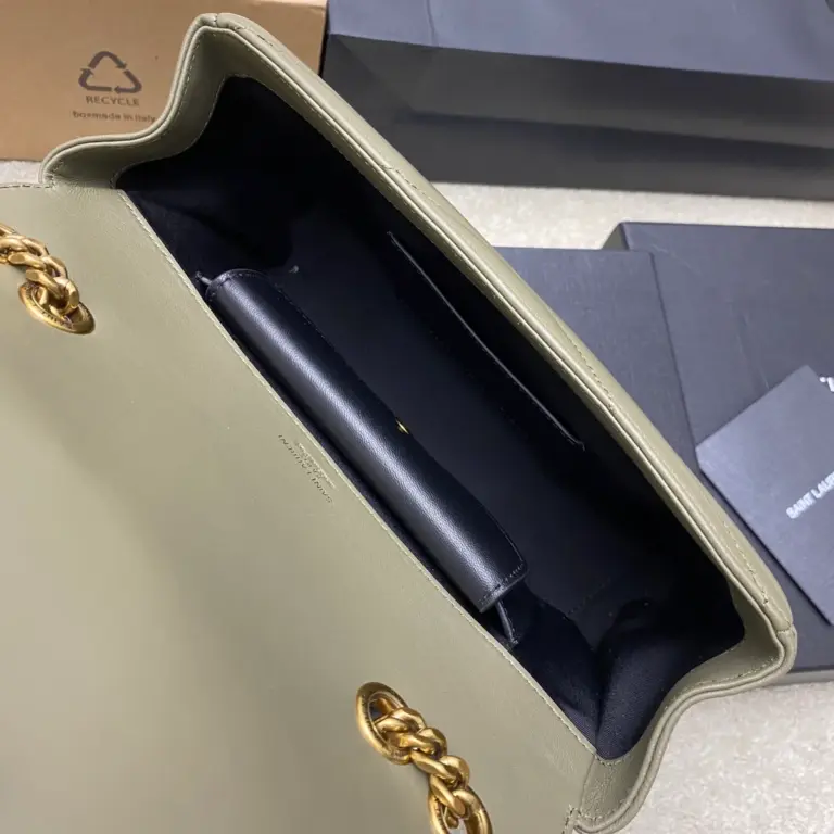 菱格紋絎縫小羊皮信封包
