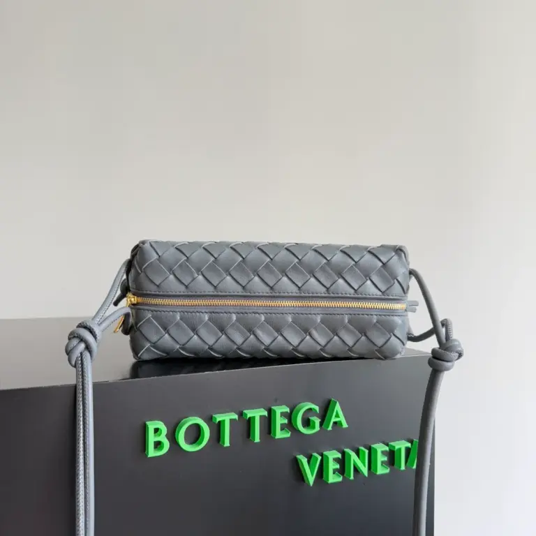 BottegaVenetaIntrecciato編織閃電灰小號斜挎包 14 BottegaVenetaIntrecciato編織閃電灰小號斜挎包