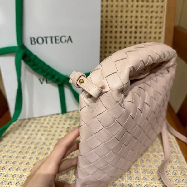 BottegaVeneta迷你Intrecciato編織蓮花粉斜挎包