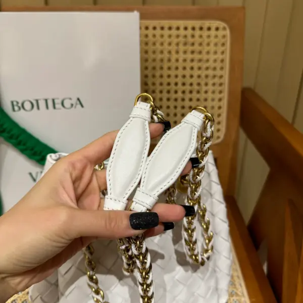 Intrecciato編織粉筆白羊皮革斜挎肩背包