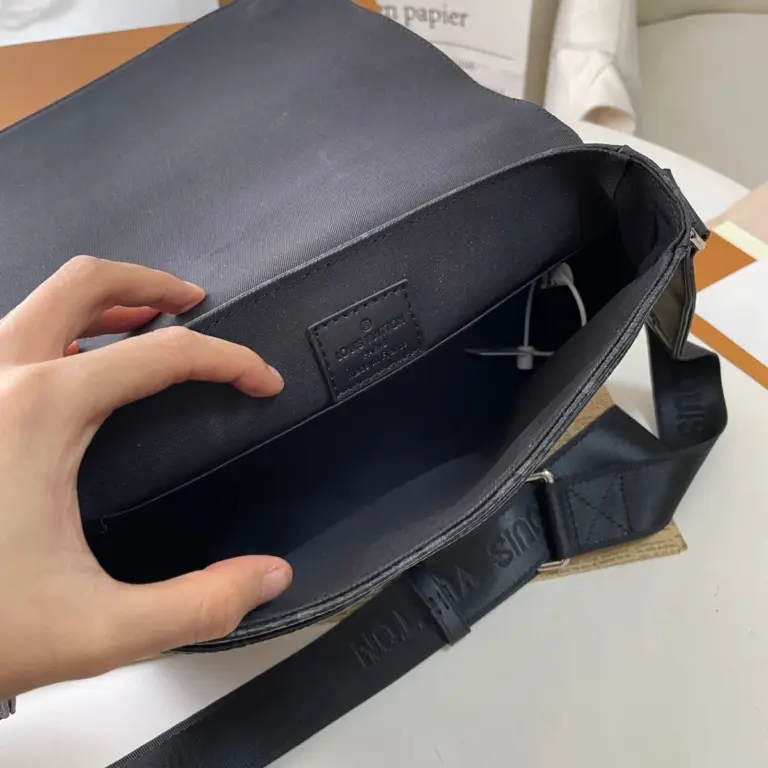Louis Vuitton District PM 郵差包 - Monogram Eclipse 帆布 男士潮流單肩包