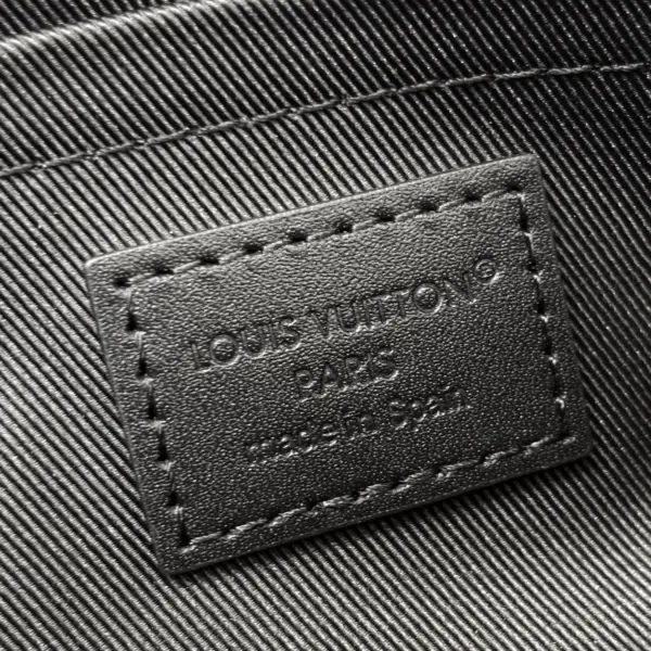 Louis Vuitton Trocadéro 可穿戴式錢包 - Monogram Eclipse塗層帆布