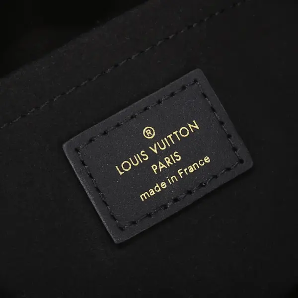 Louis Vuitton OnTheGo East West 黑色壓花粒面牛皮手挽袋