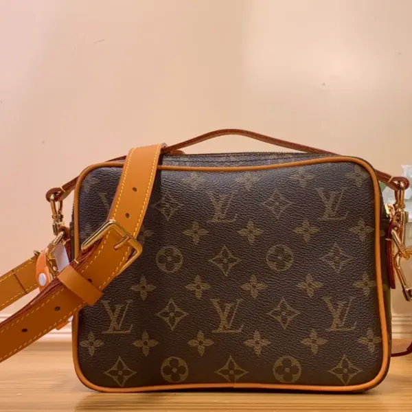 Louis Vuitton Nil Monogram Archive 時尚小型包包