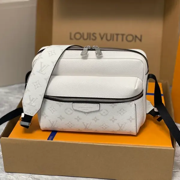 LV Outdoor迷你郵差包 | Monogram塗層帆布 & Taïga牛皮 時尚設計
