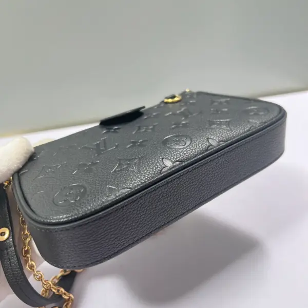 Louis Vuitton Easy Pouch On Strap 壓花牛皮鏈條斜挎包