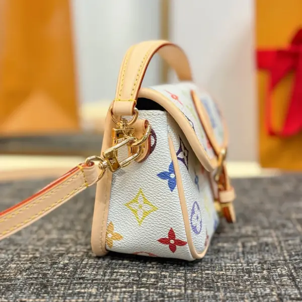 LV x TM Nano Diane 彩色Monogram斜挎包包