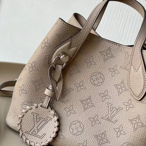 Louis Vuitton Blossom PM 手挽袋 - Mahina打孔通花小牛皮 米色 13 Louis Vuitton Blossom PM 手挽袋 - Mahina打孔通花小牛皮 米色