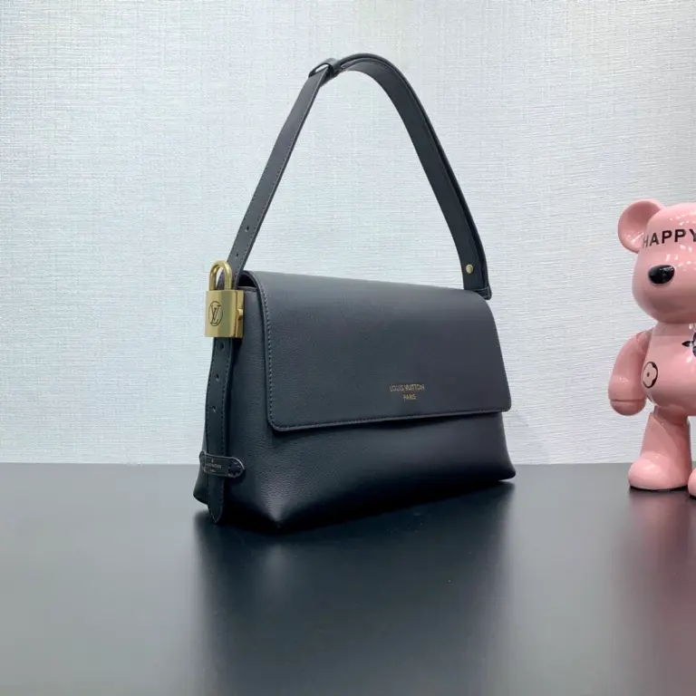 Louis Vuitton Low Key Messenger 復古鎖扣翻蓋信使包