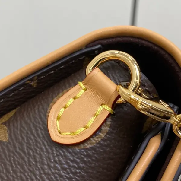 Pochette Camille Monogram帆布手