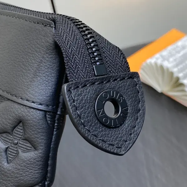 LV Pochette Voyage Souple 手拿包 | Monogram Shadow 小牛皮 旅行收納包