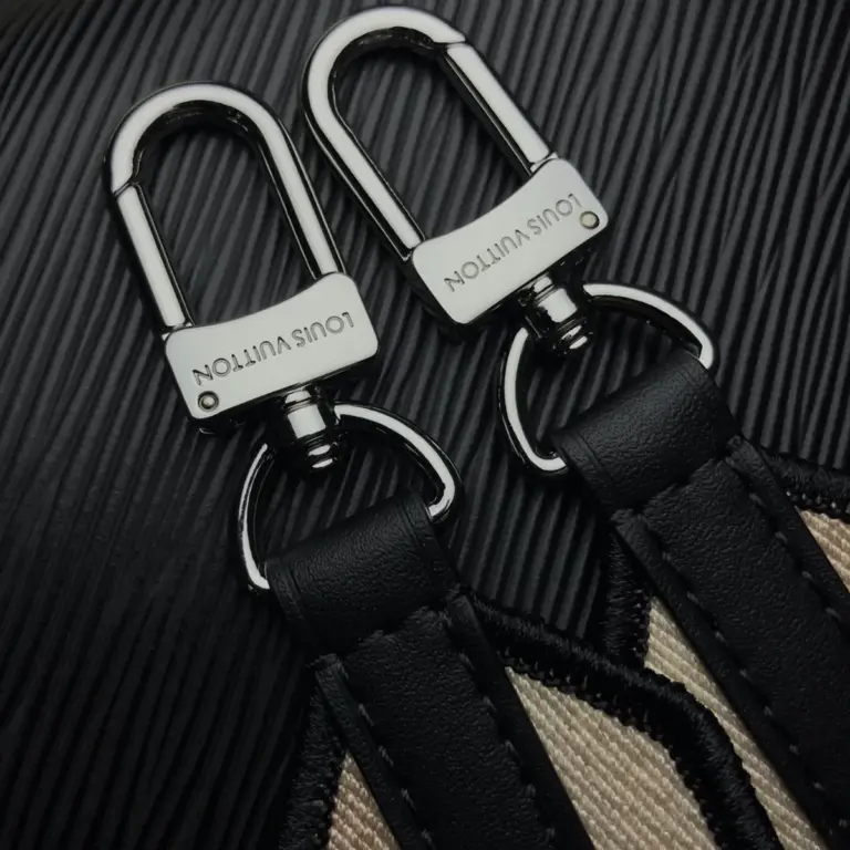 Louis Vuitton Cluny Mini 黑色Epi皮革雙面肩帶包包