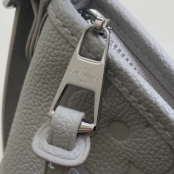 Louis Vuitton CarryAll PM 灰色Monogram牛皮都市包包 24 Louis Vuitton CarryAll PM 灰色Monogram牛皮都市包包