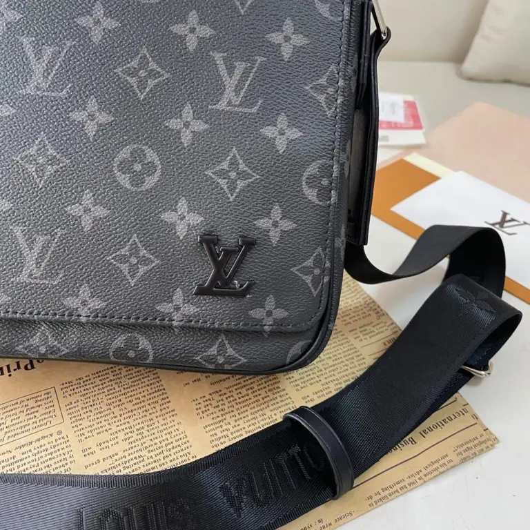 Louis Vuitton District PM 郵差包 - Monogram Eclipse 帆布 男士潮流單肩包