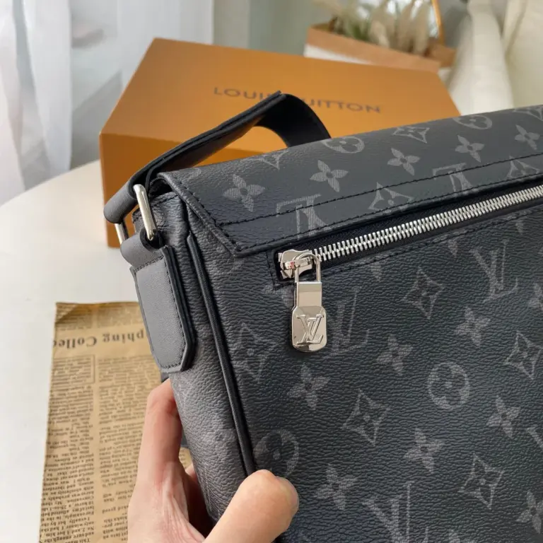 Louis Vuitton District PM 郵差包 - Monogram Eclipse 帆布 男士潮流單肩包
