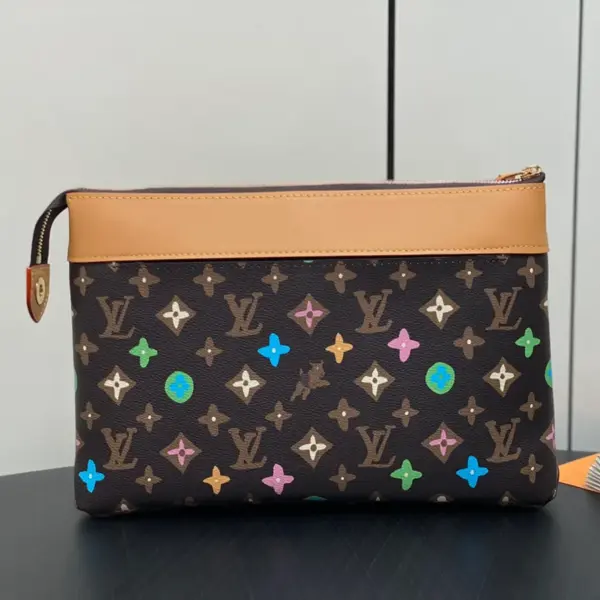 Louis Vuitton Pochette Voyage Souple 手拿包 - Tyler 聯名款